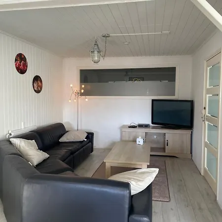 Fijne Woning Op Hippische Accommodatie Aan De Rand Van Dokkum Extérieur photo