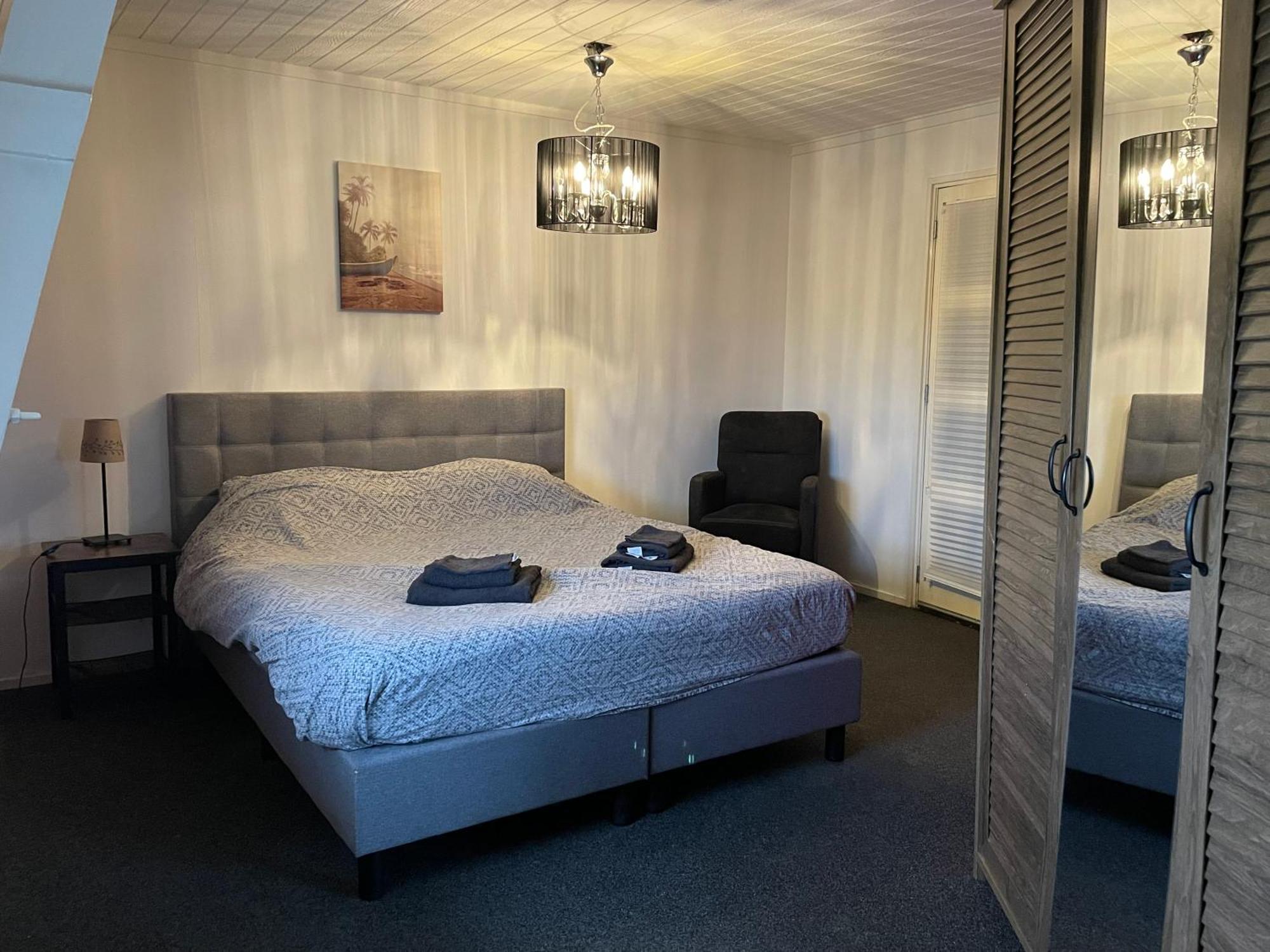 Fijne Woning Op Hippische Aan De Rand *